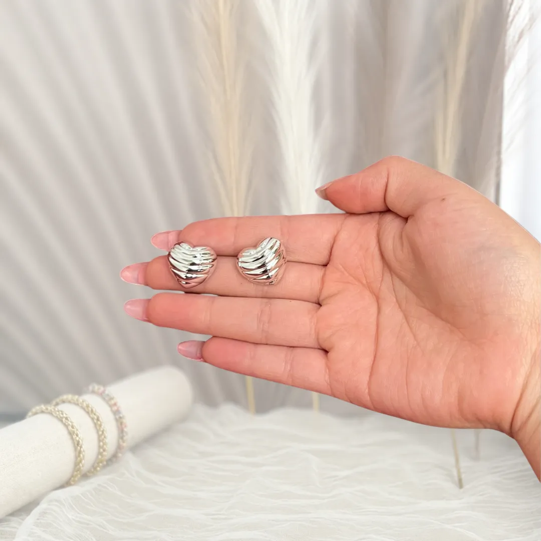 Aretes Corazón Plateado — YNDRA