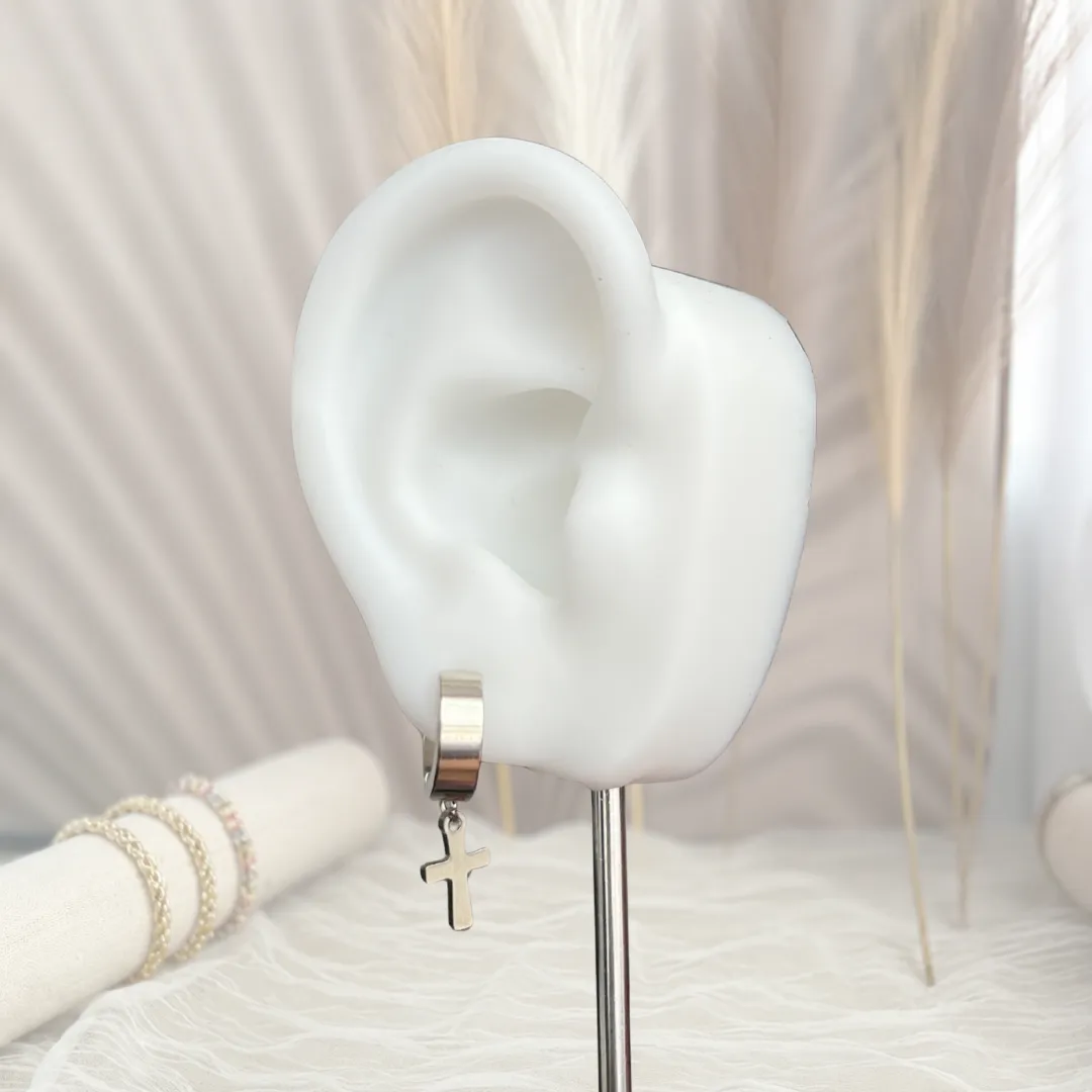 Aretes Cruz Plateado — YNDRA