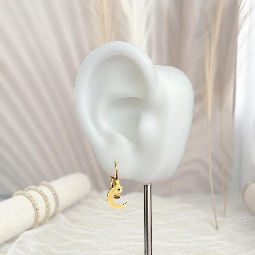 Aretes Luna Ganchos Dorado — YNDRA
